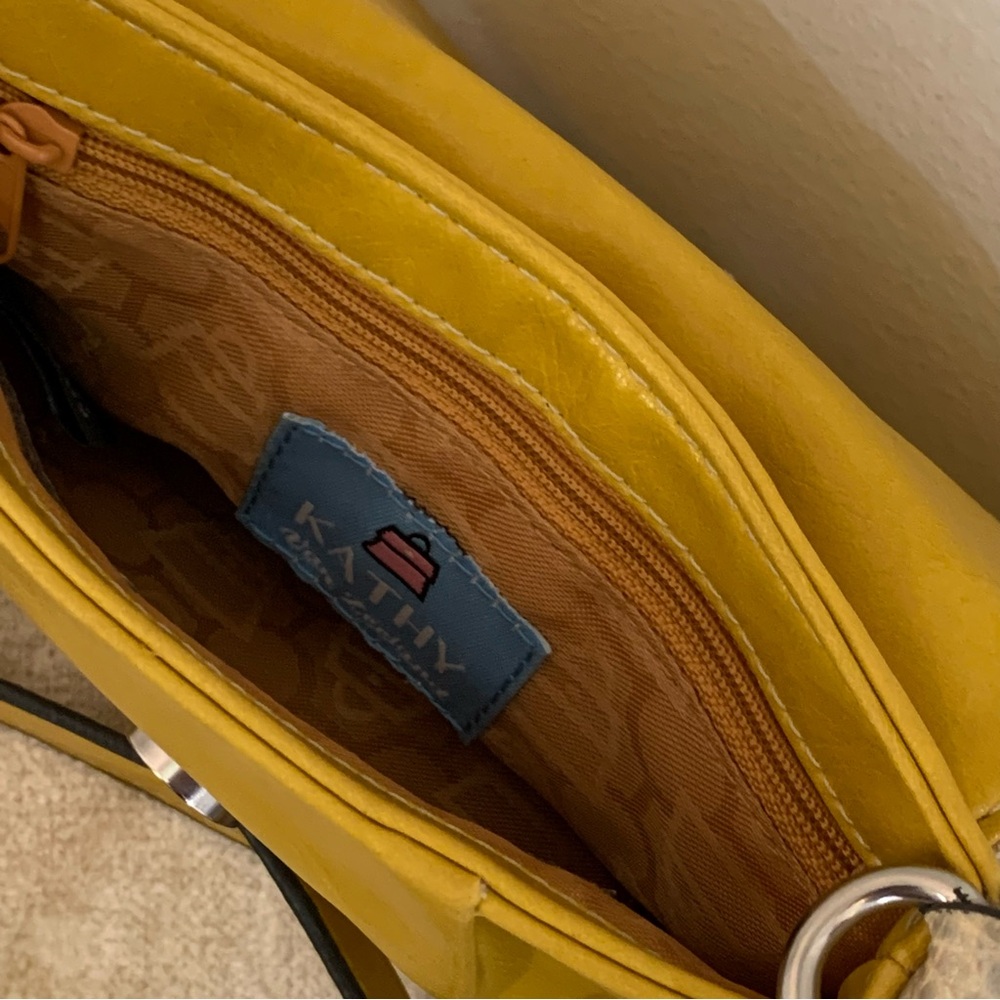 Kathy Van Zeeland Y2K Yellow Crossbody - Picture 6 of 13